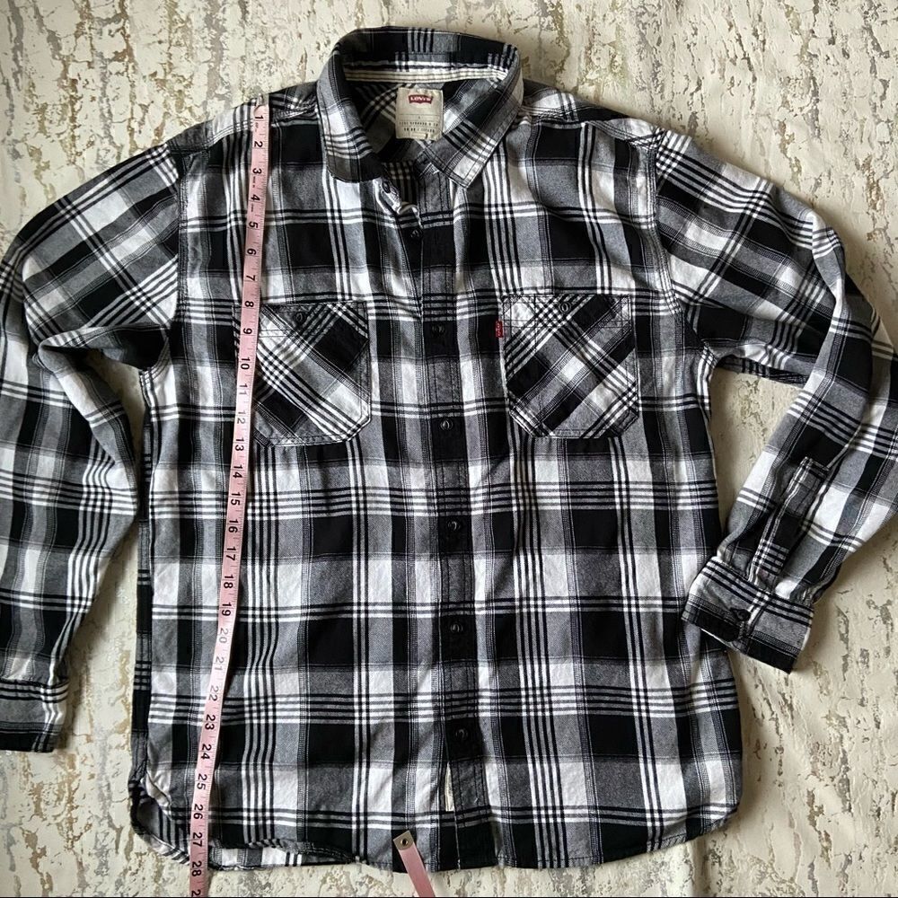 Levi’s Buffalo Check Plaid Button Down - Picture 5 of 8